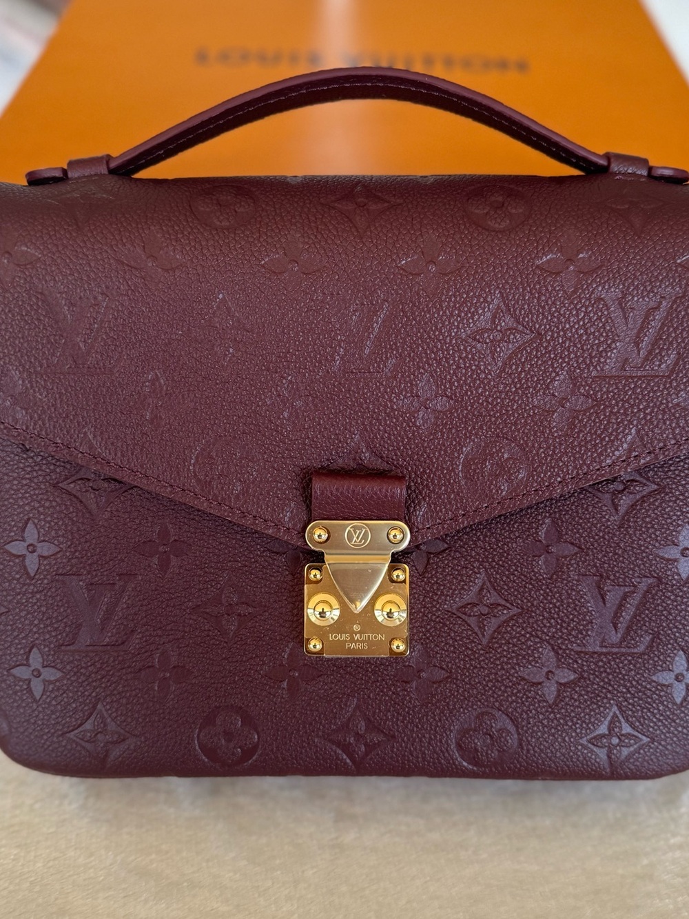 SOLD❌❌Louis Vuitton Pochette Metis Empreinte in Wine - Picture 2 of 16